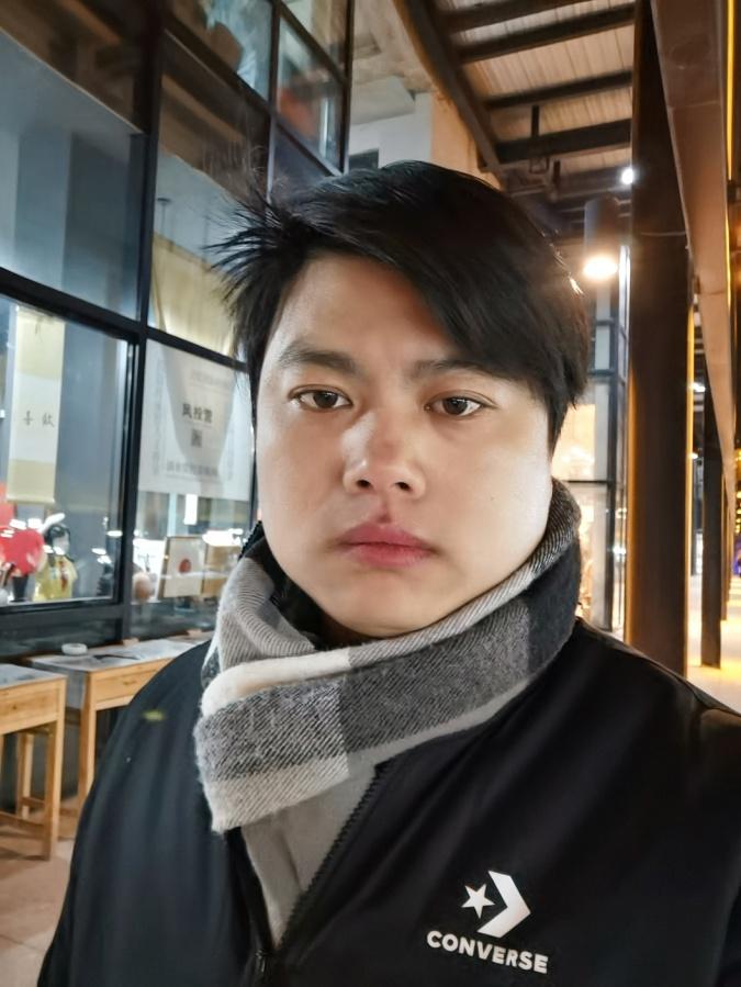 吳志明（國(guó)瓷紅葉畫(huà)院高級(jí)畫(huà)師）